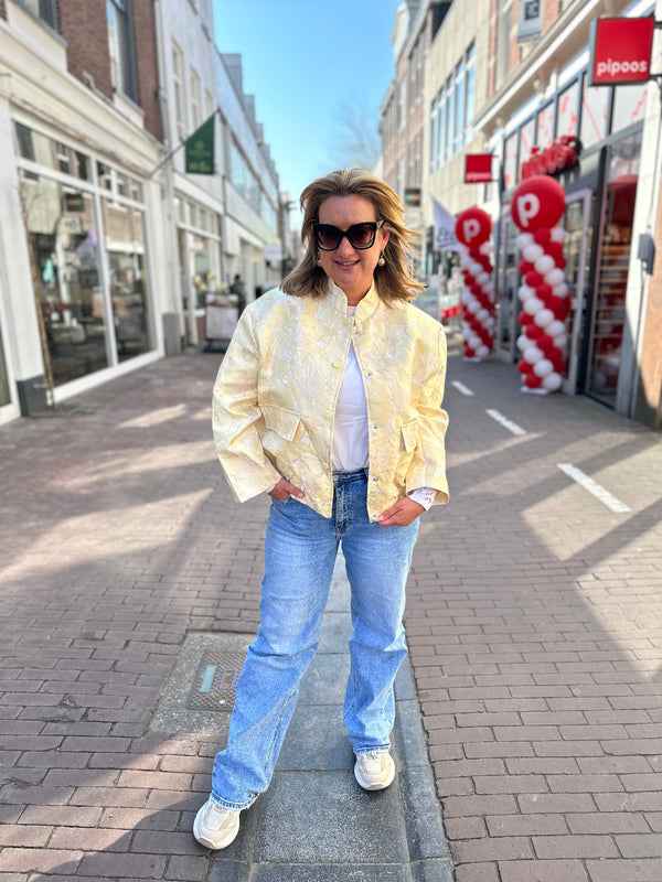 Nikki jasje geel